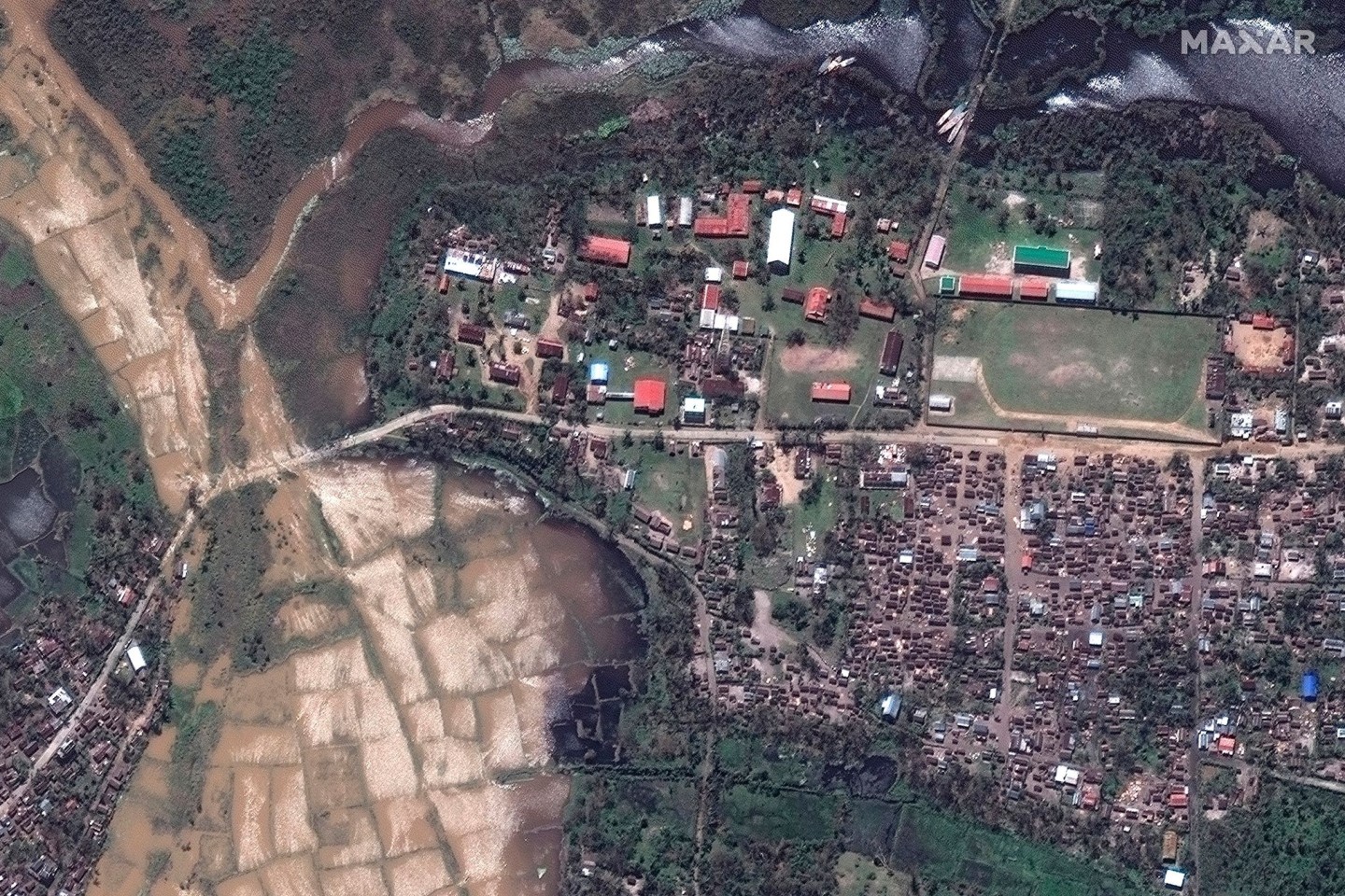 Das Satellitenbild zeigt überflutete Straßen, Felder und den Hauptort Nosy Varika in Madagaskar nach dem Tropensturm «Batsirai».