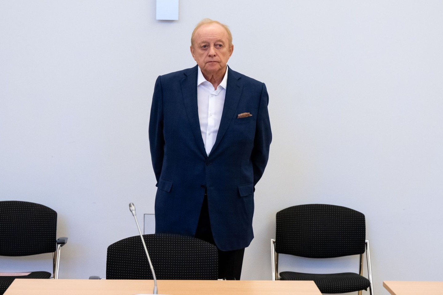 Der Koch und Unternehmer Alfons Schuhbeck vor Prozessbeginn im Landgericht München I.