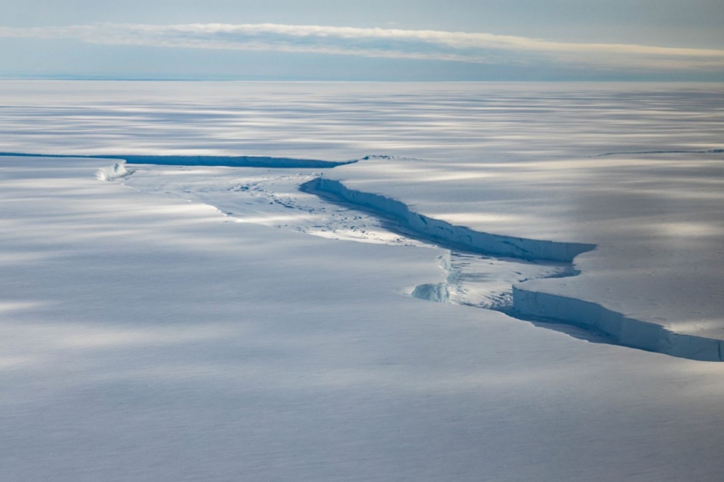 Im März war es zu warm - das wirkt sich auch auf das Meereis in der Antarktis aus.