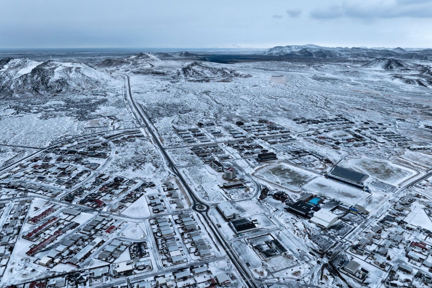 Blick auf das Lavafeld um Grindavik auf der isländischen Halbinsel Reykjanes.