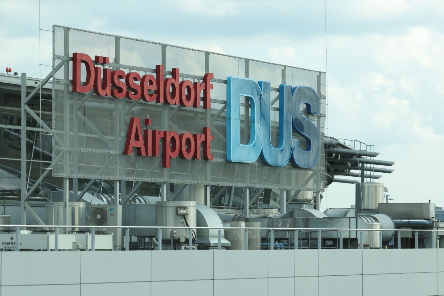 Am Nachmittag kann es am Düsseldorfer Flughafen aufgrund einer Bombenentschärfung zu Verzögerungen kommen.