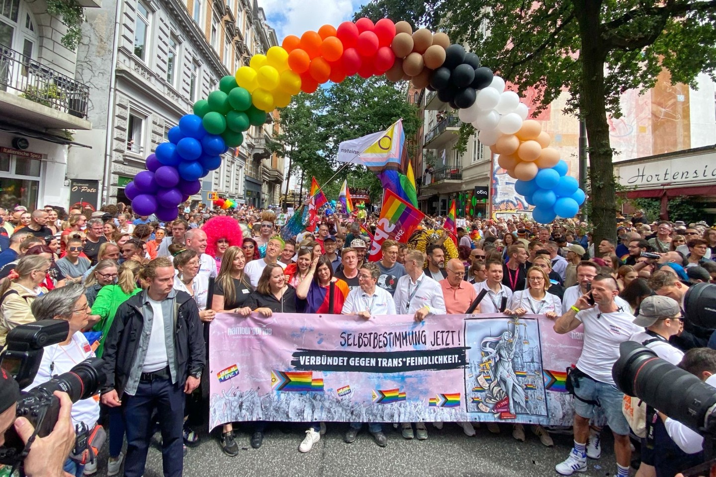 Die Parade zum Christopher Street Day findet in Hamburg traditionell am ersten Samstag im August statt.