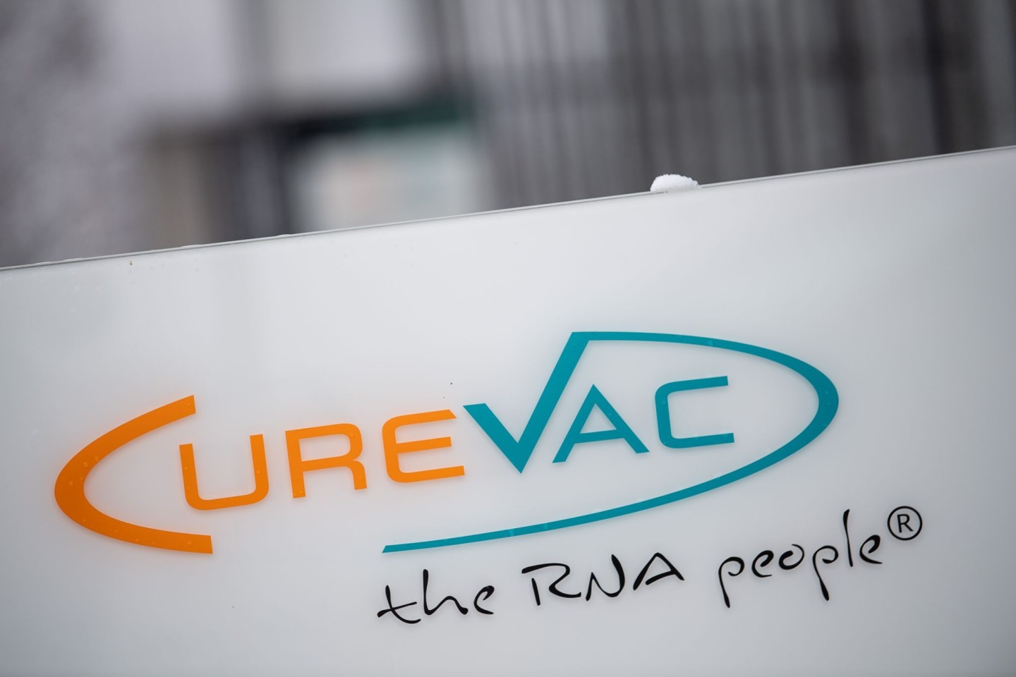 Curevac will sich künftig mit seinem britischen Partner GlaxoSmithKline auf die Entwicklung eines weiteren Covid-19-Impfstoffs fokussieren.