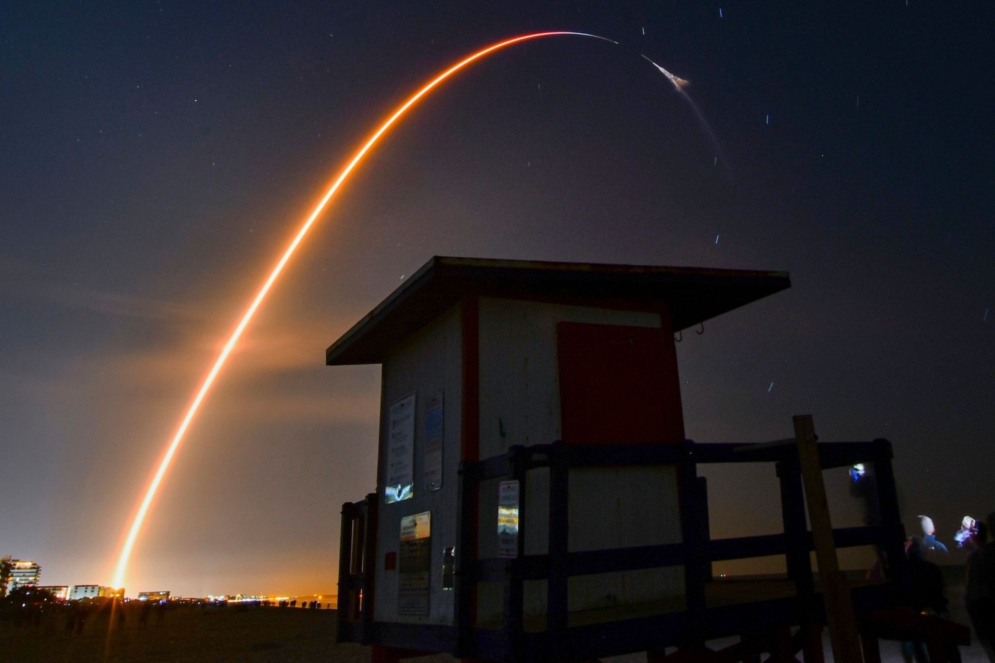 Eine Rakete der Raumfahrtfirma SpaceX startet in Florida mit einem «Dragon»-Frachter zur Internationalen Raumstation (ISS).