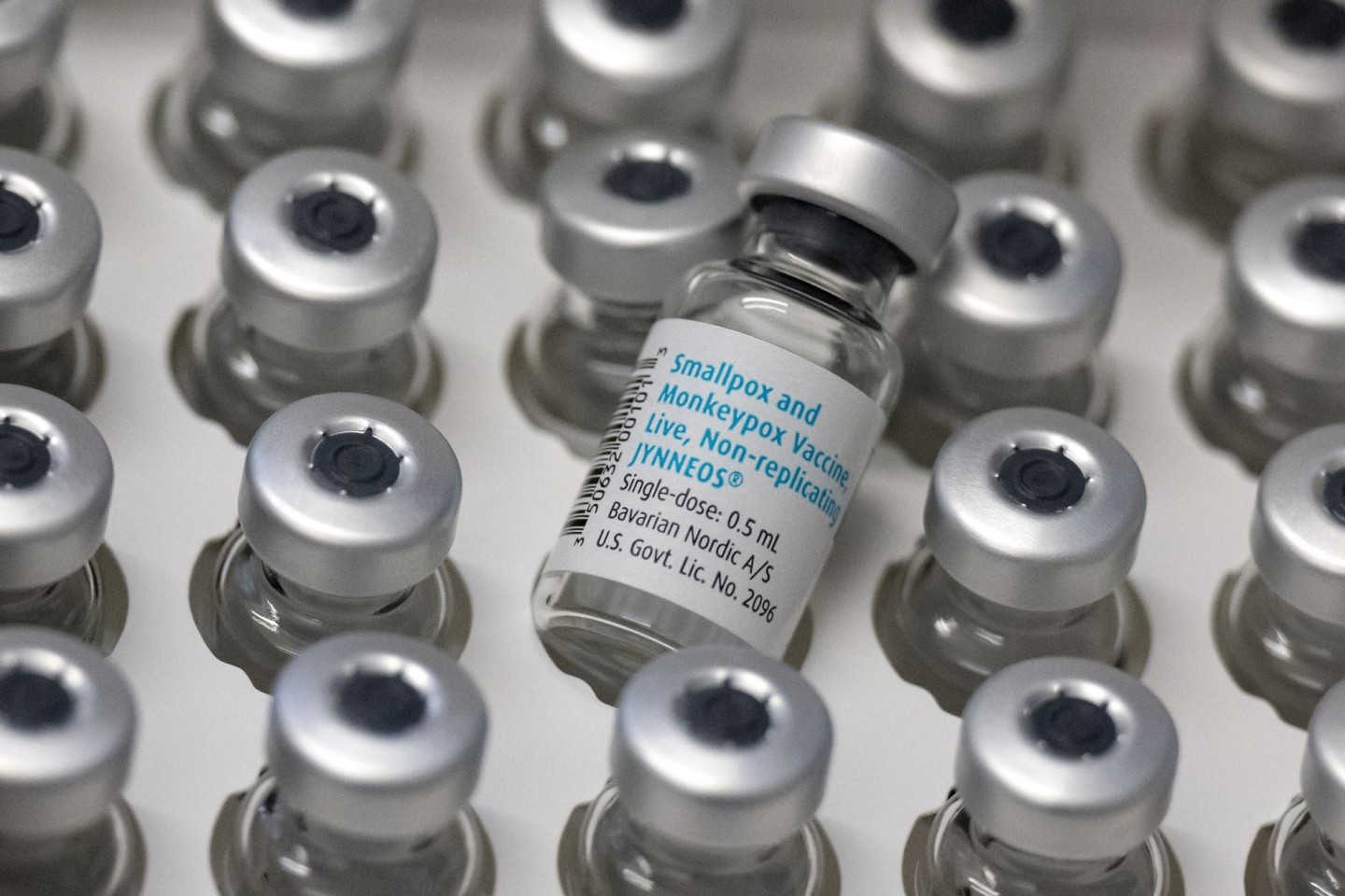 Leere Ampullen mit dem Impfstoff von Bavarian Nordic gegen Affenpocken.