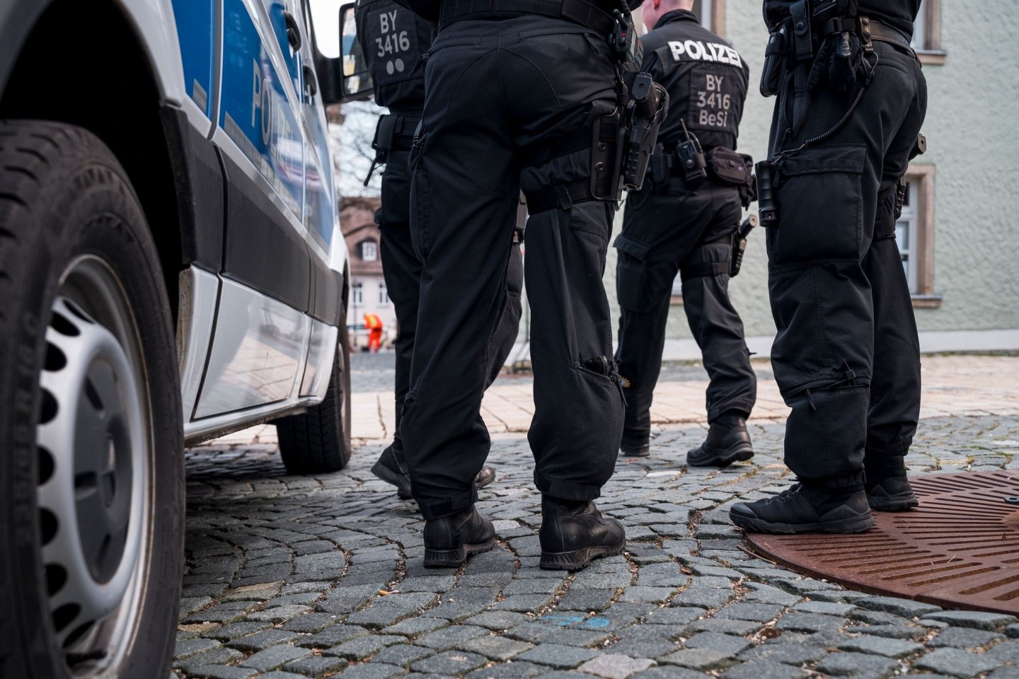 Polizei vor dem Kinder- und Jugendhilfezentrum in Wunsiedel.