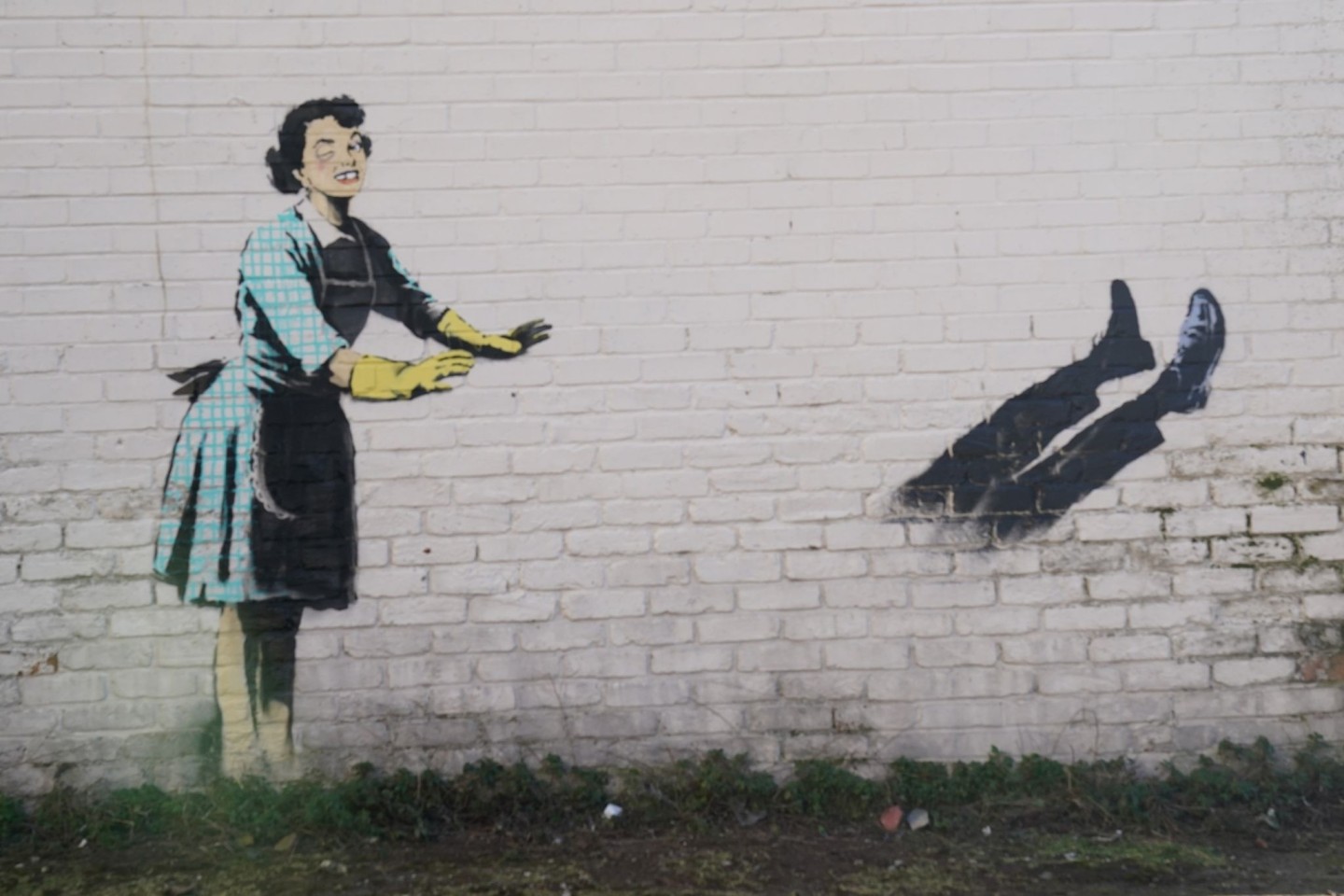 Das neue Kunstwerk des Straßenkünstlers Banksy - zu sehen im britischen Margate - hat den Titel «Valentine's Day Mascara».