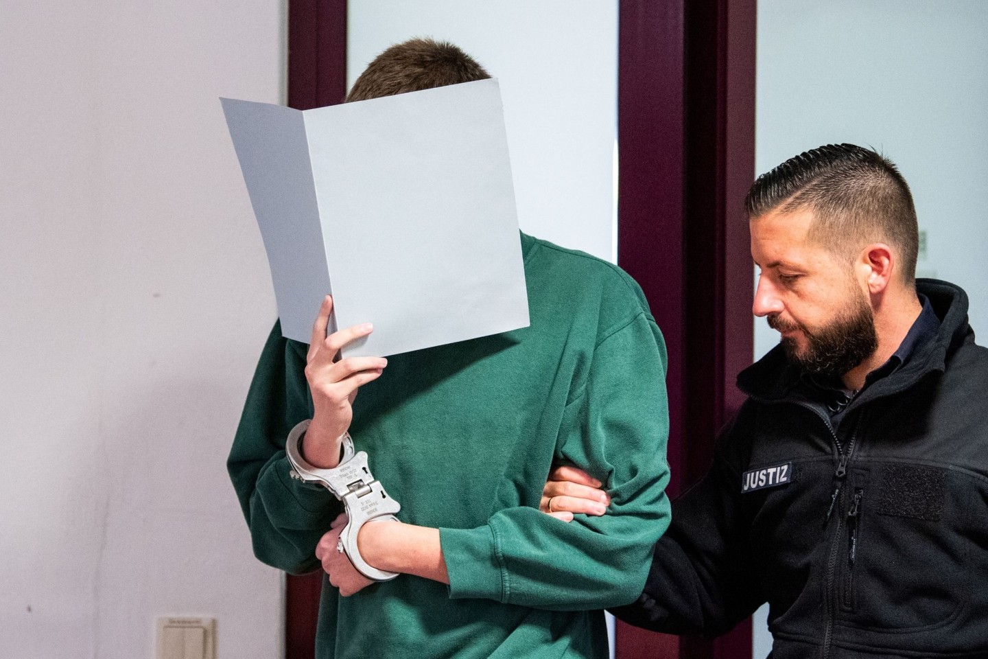 Der Angeklagte wurde vom Landgericht Lübeck zu fünf Jahren Jugendstrafe verurteilt.