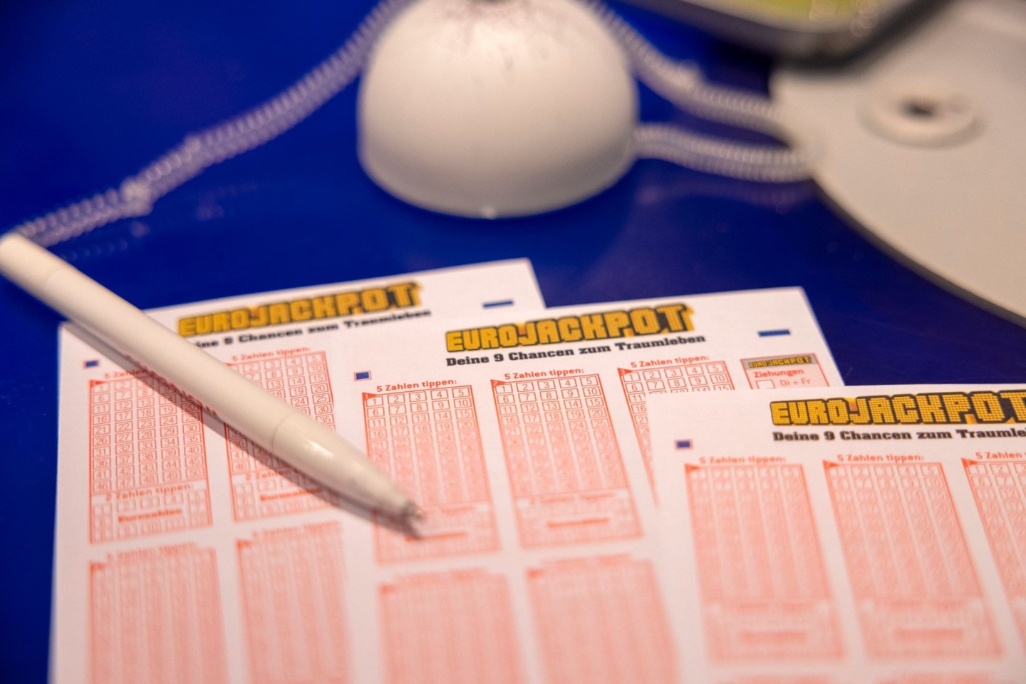Ein Spieler hat beim Lotto-Eurojackpot die Maximalsumme von 120 Millionen Euro gewonnen.