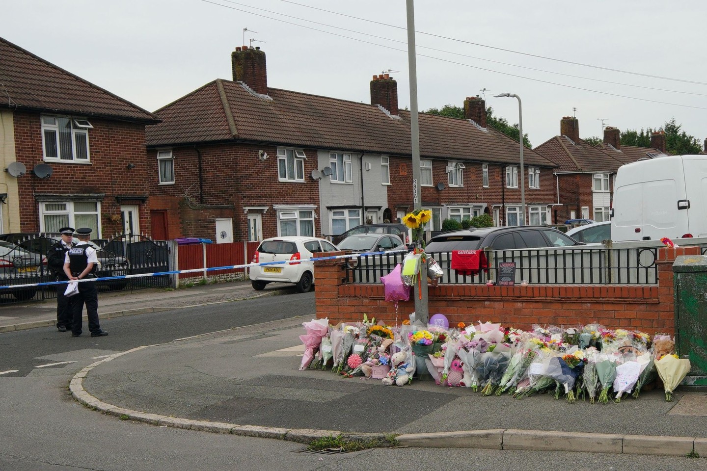 Blumen in Liverpool im Gedenken an das erschossene Mädchen.