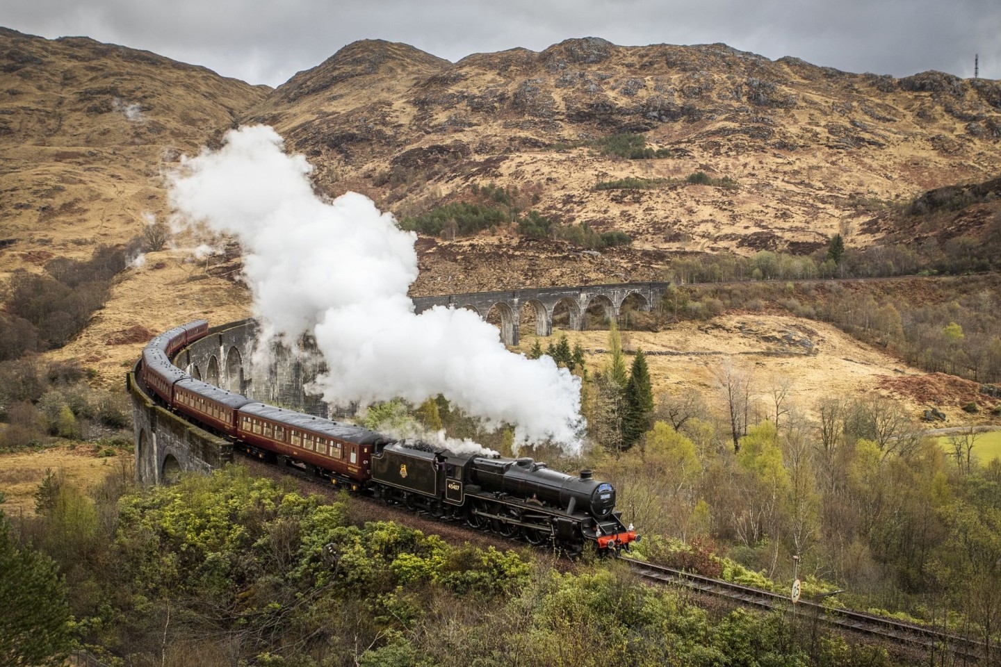 Der «Harry Potter»-Zug fährt normalerweise zweimal täglich auf der Strecke zwischen Fort William nach Mallaig an der Westküste.
