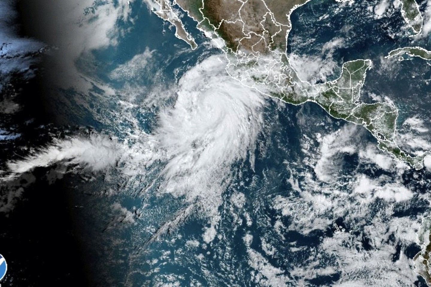 Dieses von der National Oceanic and Atmospheric Administration (NOAA) zur Verfügung gestellte Satellitenbild zeigt den Hurrikan «Hilary» vor der Pazifikküste Mexikos.