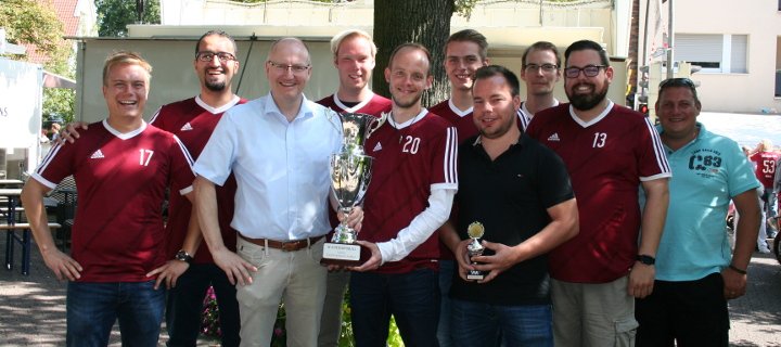 „Holzbein Verl“ gewinnt Stadtmeisterschaft der Freizeitfußballer