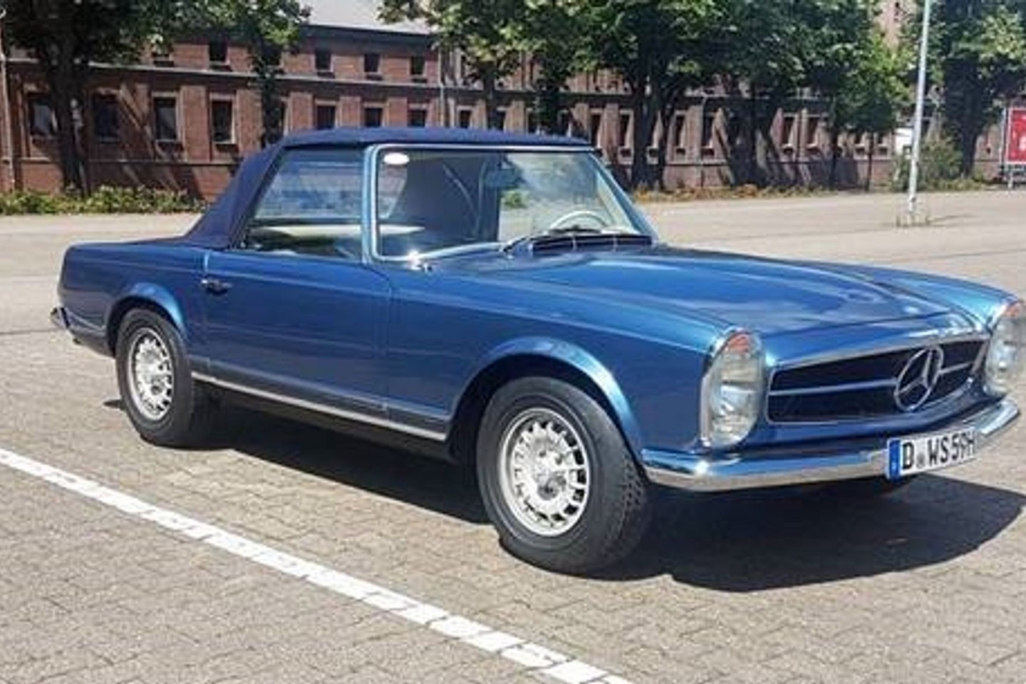 Dieser Mercedes 280 SL, Baujahr 1970, war im vergangenen September in Düsseldorf gestohlen worden.