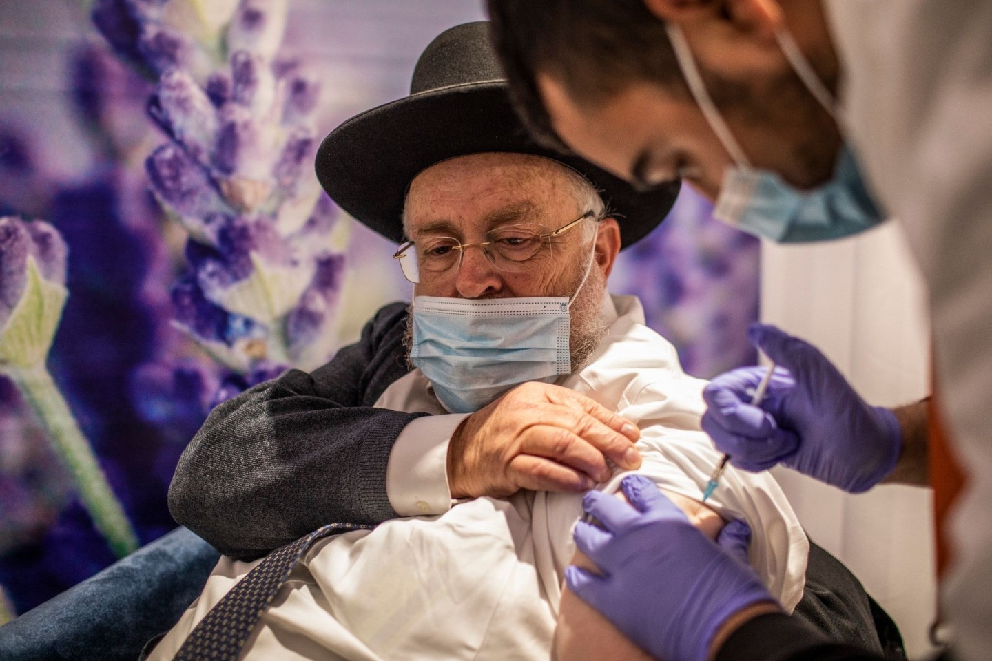 Israel gilt wegen seiner erfolgreichen Impfkampagne als Vorzeigeland im Kampf gegen das Coronavirus - 56 Prozent der Bevölkerung sind bereits vollständig geimpft.