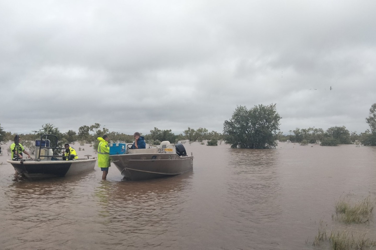 Nach extrem heftigen Regenfällen sind mehrere Ortschaften in der Kimberley-Region in Westaustralien komplett überschwemmt.
