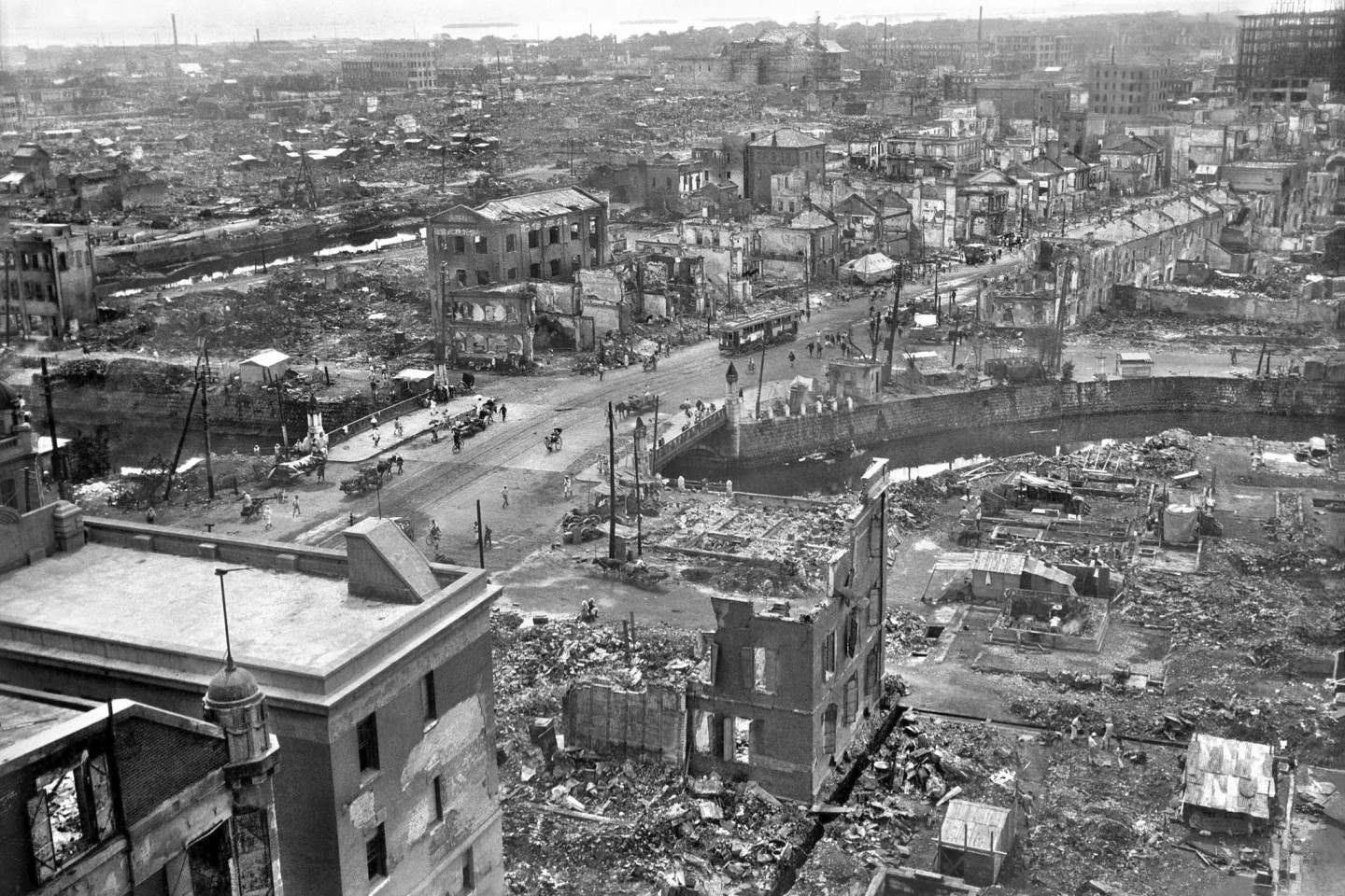 Dieses undatierte Foto zeigt die Nachwirkungen des Großen Kanto-Erdbebens im September 1923. Rund 145.000 Menschen kamen damals ums Leben.