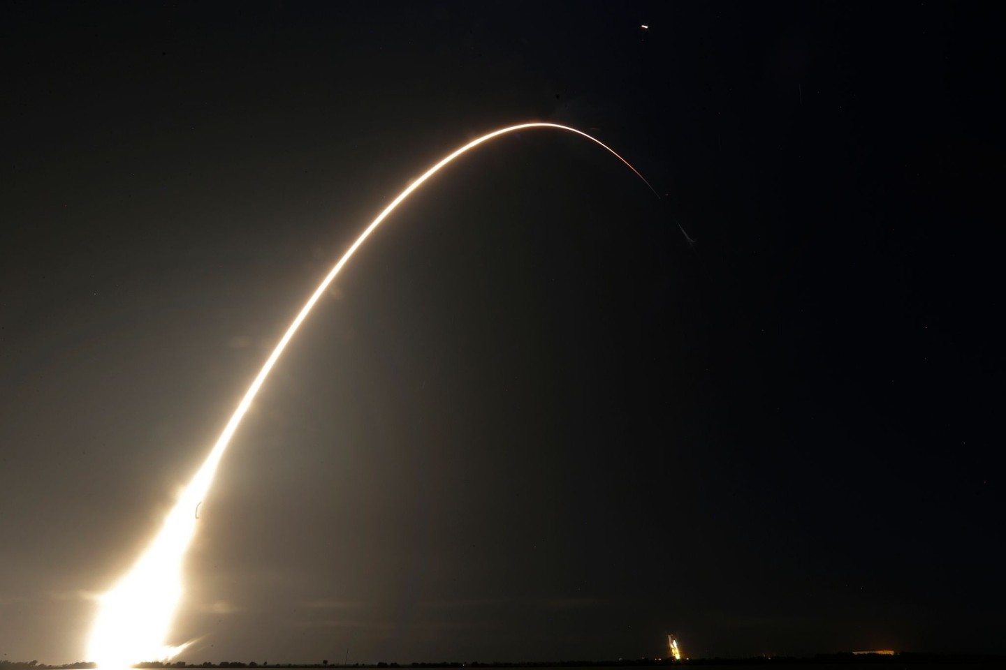 Die Falcon 9-Rakete des US-Raumfahrtunternehmens SpaceX beim Start mit einem Mondrover aus Japan.