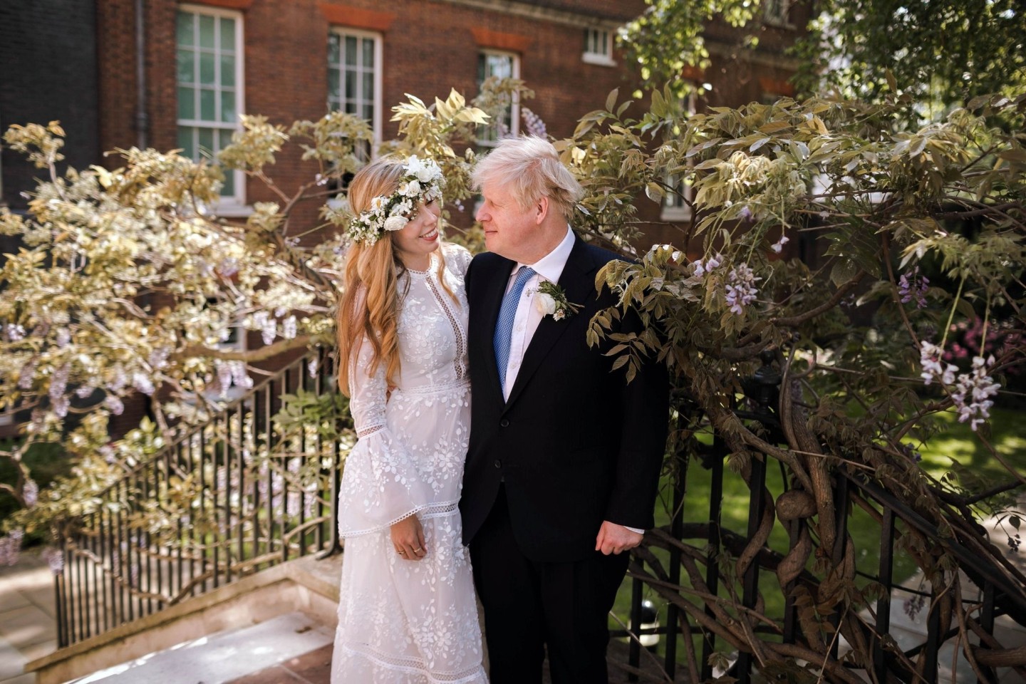 Der damalige britische Premierminister Boris Johnson und seine Frau Carrie Johnson im Garten von Downing Street Nr. 10.