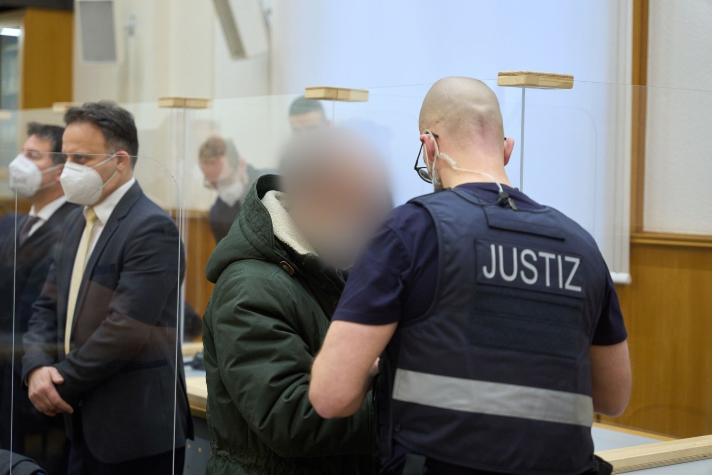 Der Angeklagte Anwar R. im Gerichtssaal in Koblenz.