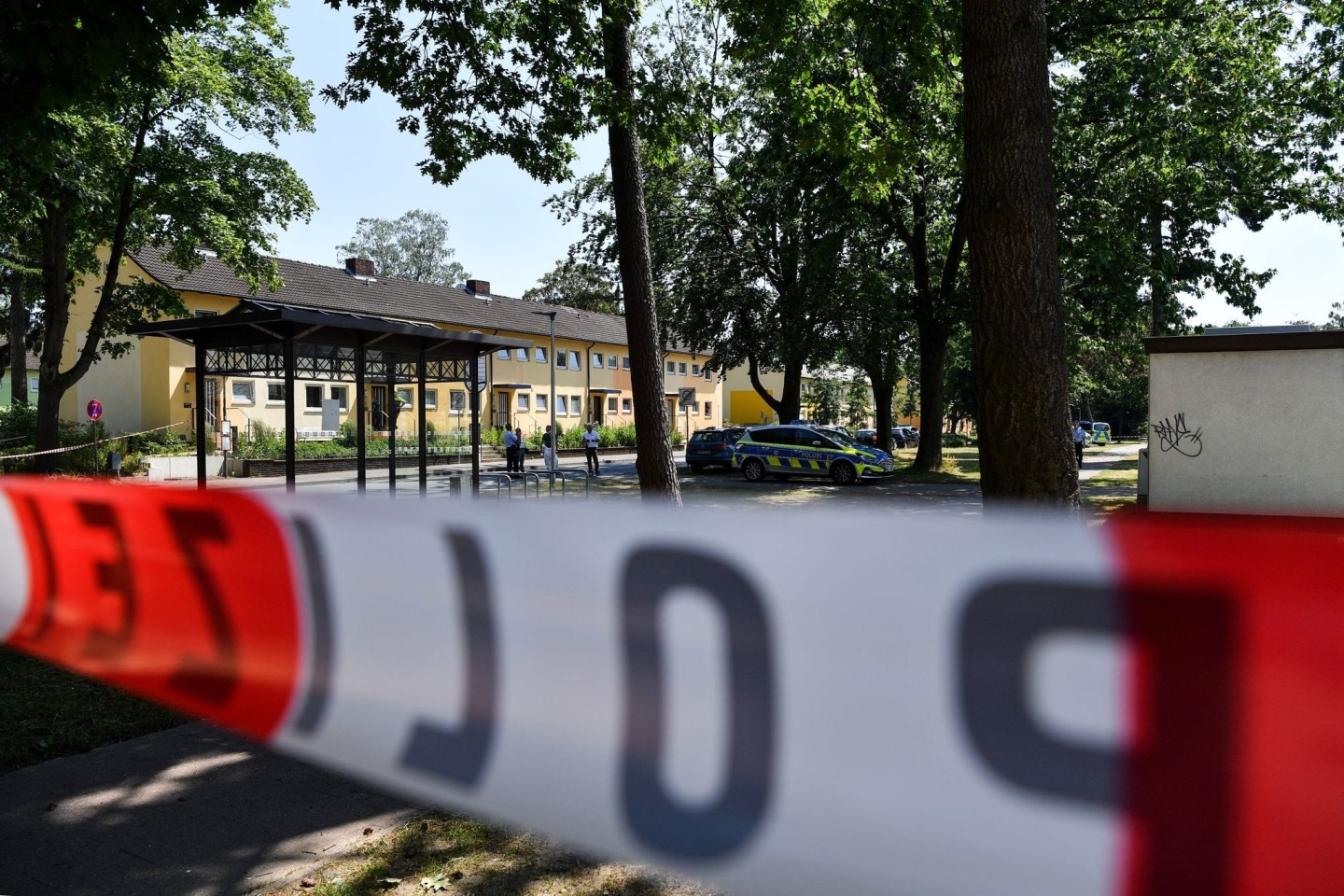 Sommer 2021: Ein Absperrband der Polizei in Espelkamp.
