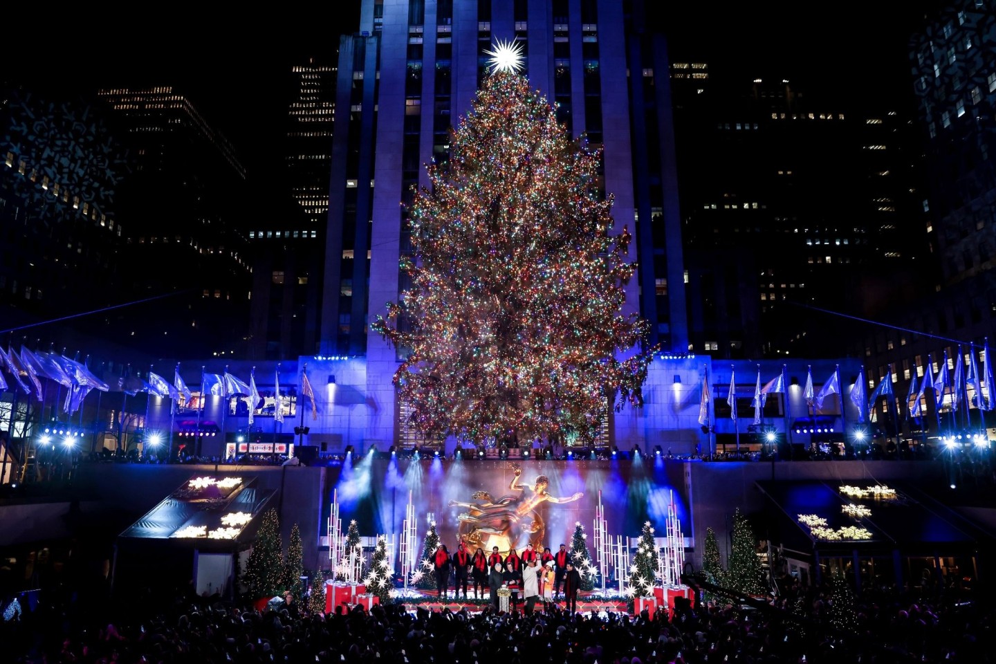 Der Weihnachtsbaum am Rockefeller Center ist zum 90. Mal angeknipst worden.