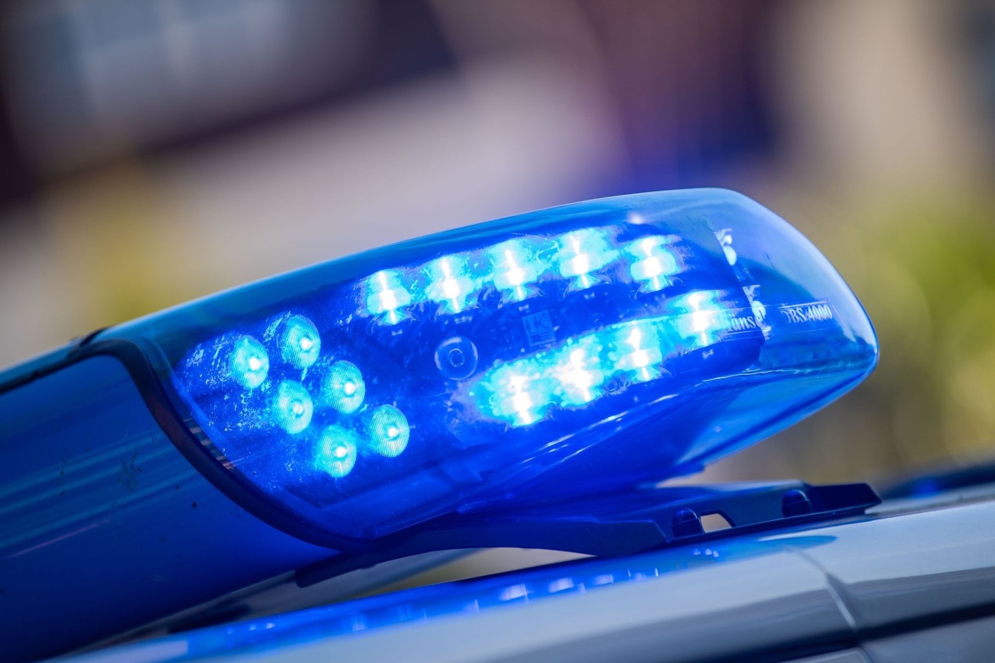 Blaulicht Berlin: Die Polizei sucht nach einem geflüchteten Mann, der einen anderen getötet haben soll.
