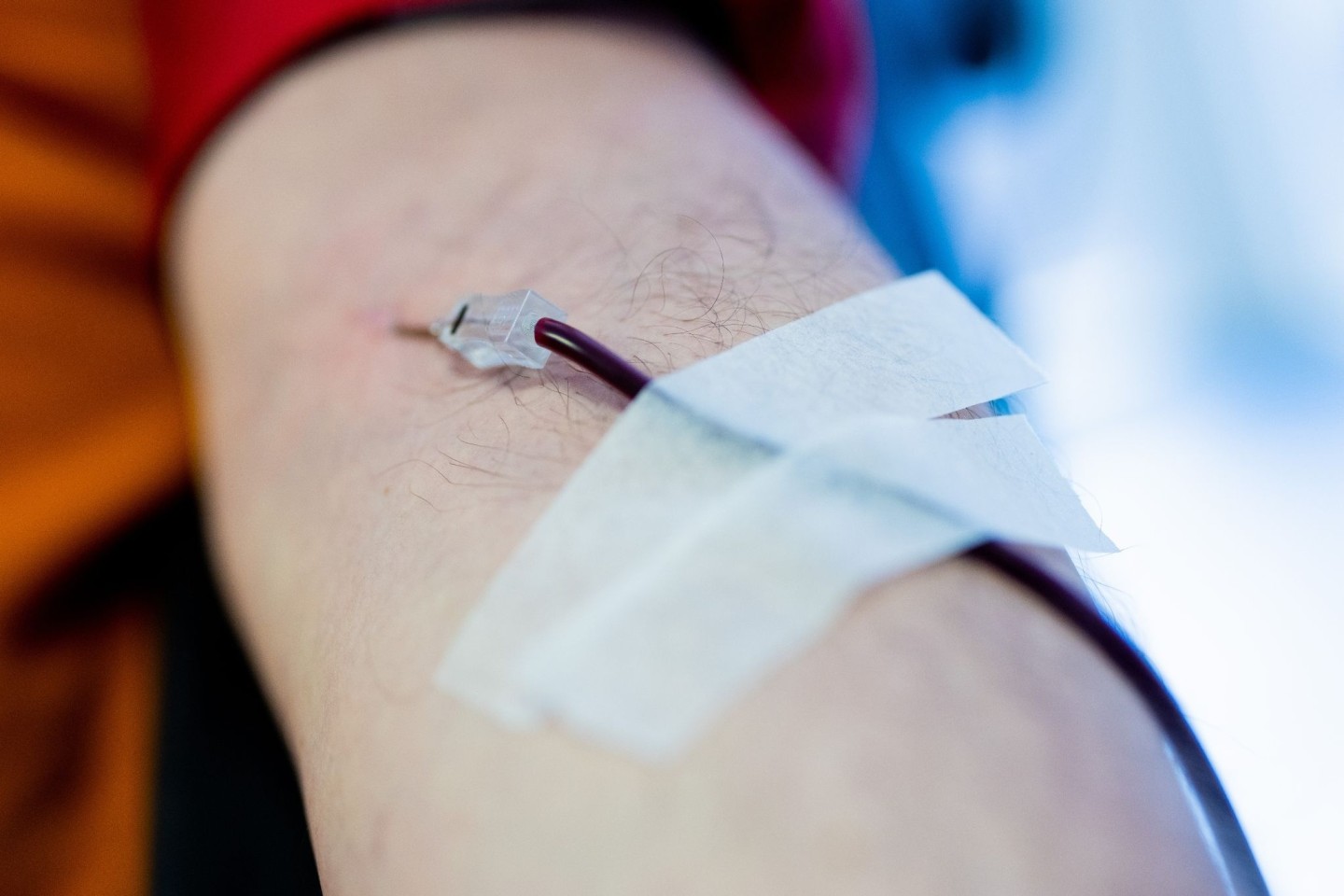 Blutspender dringend gesucht: In den Krankenhäuser in NRW werden die Blutkonserven knapp.