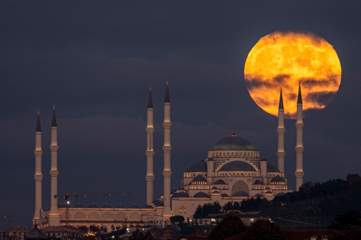 Istanbul bei Nacht. Um vier Uhr morgens hat in der Westtürkei die Erde gebebt.