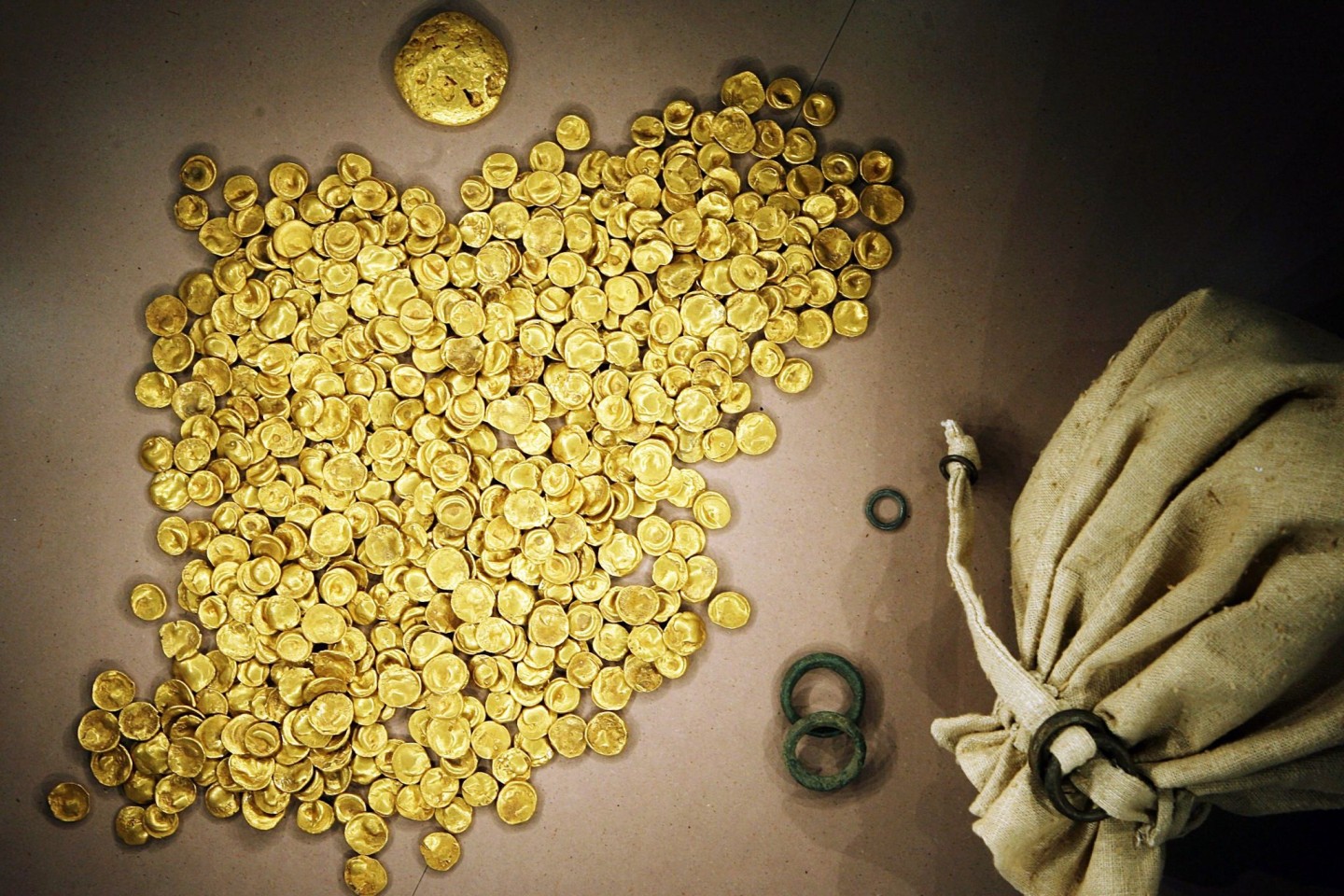 Der größte keltische Goldfund des 20. Jahrhunderts wurde im November 2022 gestohlen. Von den Tätern fehlt immer noch jede Spur.