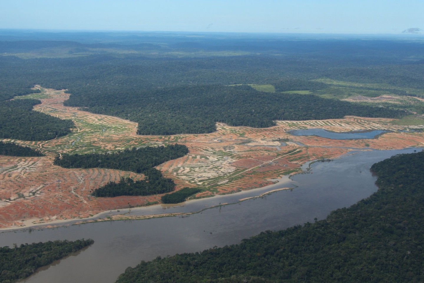 Entwaldete Flächen am Rande des Juruena-Nationalparks im Amazonas-Regenwald.