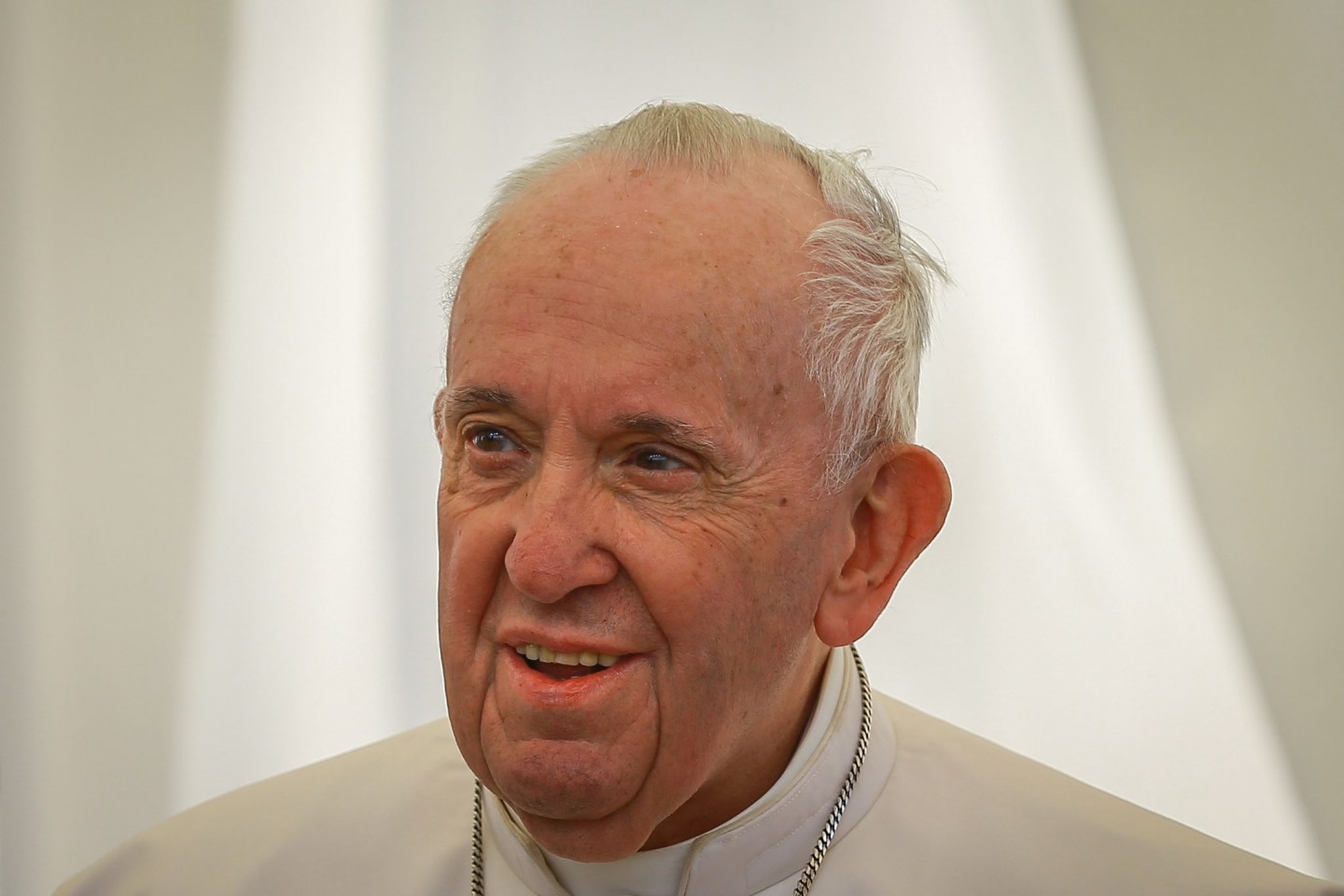 Papst Franziskus ist wegen eines Darm-Leidens erfolgreich operiert worden.