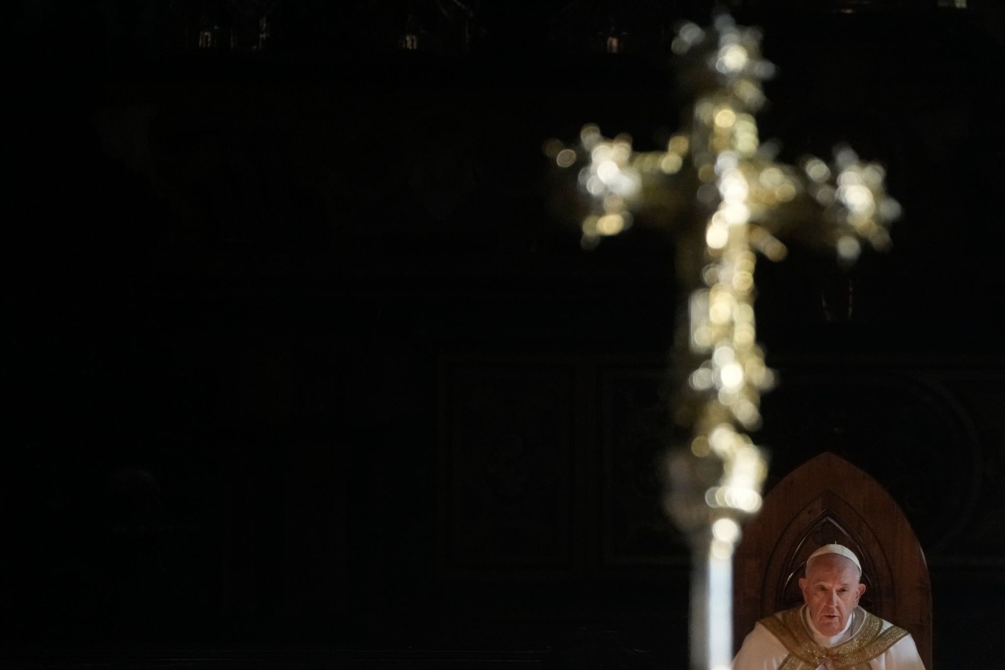 Papst Franziskus zelebriert die Messfeier in der Kathedrale Santa Maria Assunta in Asti.