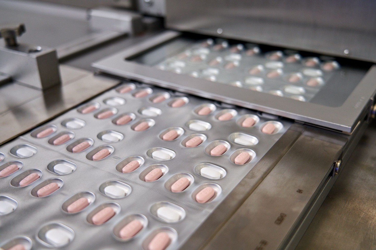 Dieses von Pfizer via AP zur Verfügung gestellte Bild zeigt die vom Unternehmen hergestellten Pillen gegen Covid-19.