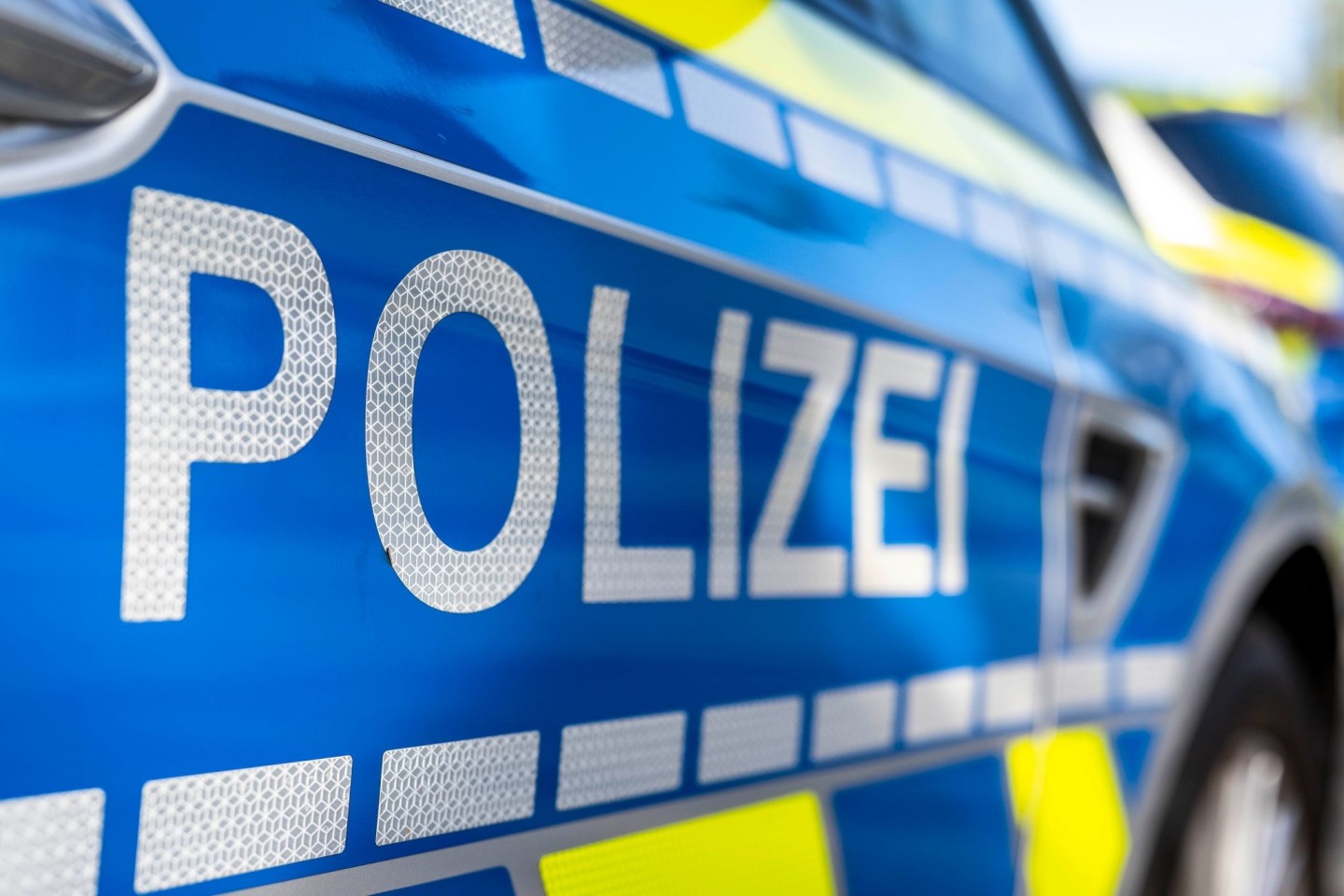 Ein Polizist in Kassel erkannte auf dem Heimweg vom Nachtdienst einen Verdächtigen (Symbolbild).