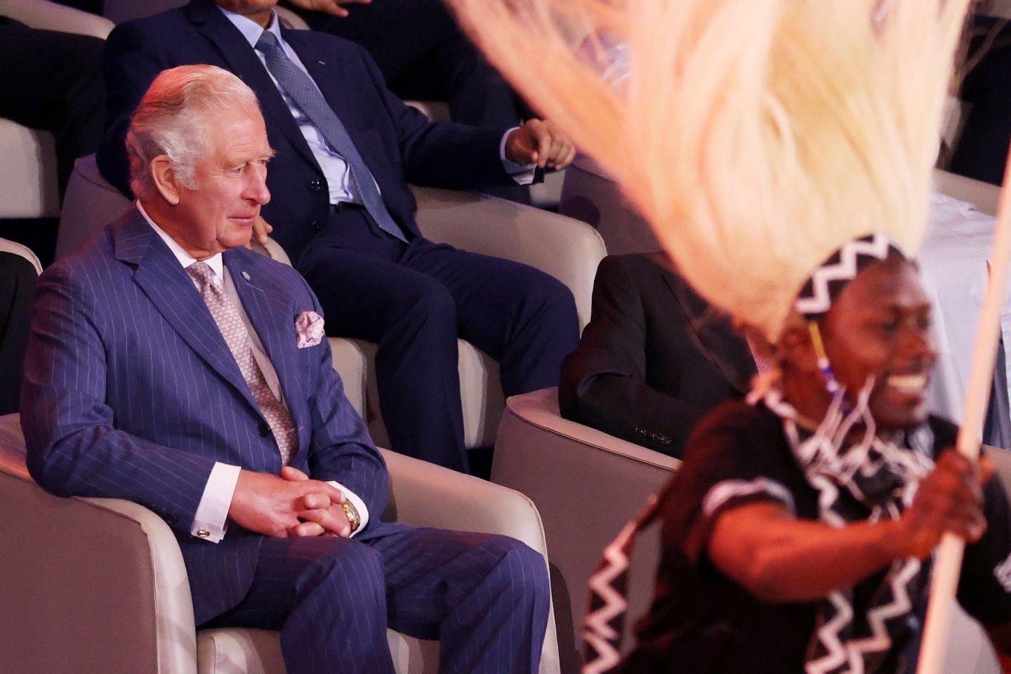 Der britische Prinz Charles verfolgt den Auftritt traditioneller Tänzer während der Eröffnungszeremonie des Treffens der Regierungschefs des Commonwealth (CHOGM).