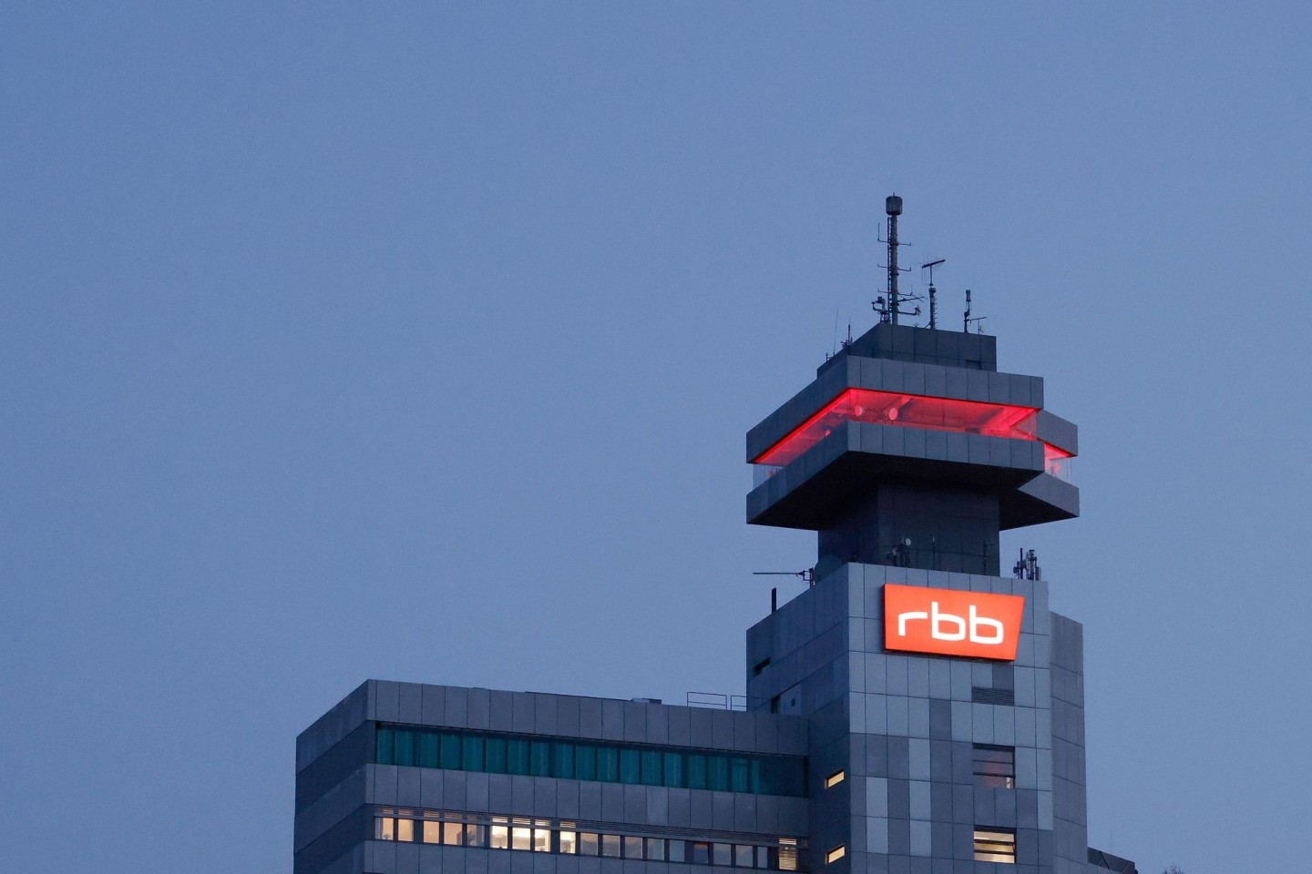 Sitz des RBB an der Masurenallee in Berlin. Der Rundfunkrat hat die RBB-Intendantin Schlesinger abberufen.