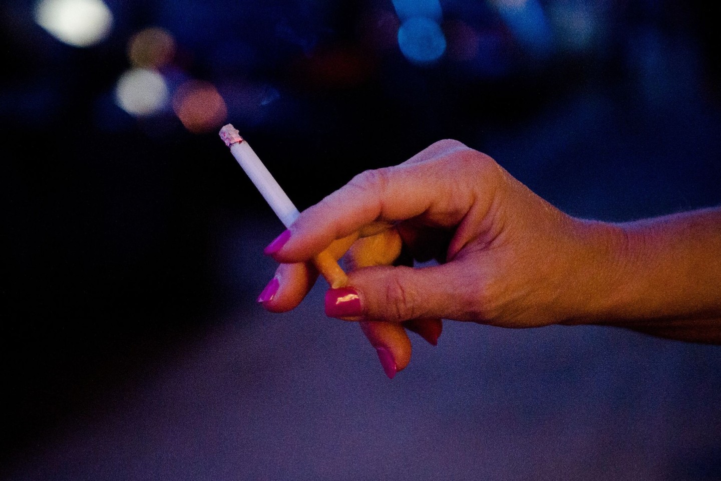 An den Folgen des Rauchens sind 2020 in Deutschland rund 75 500 Menschen gestorben.