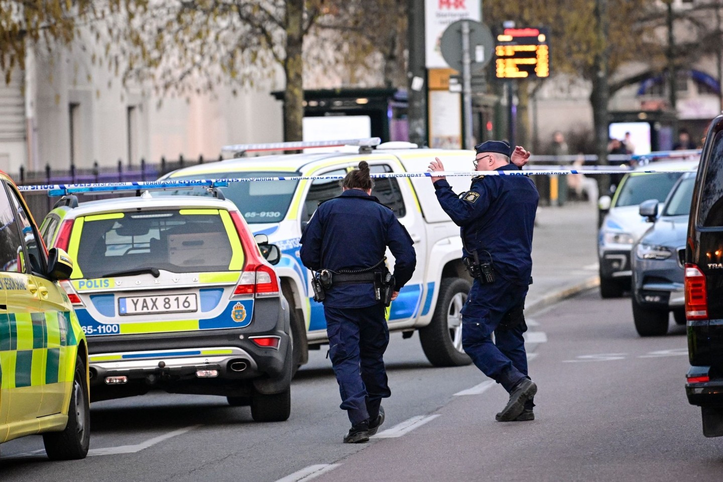 Polizisten im südschwedischen Malmö. Bei einem Vorfall an einer Schule sind dort zwei Frauen getötet worden.