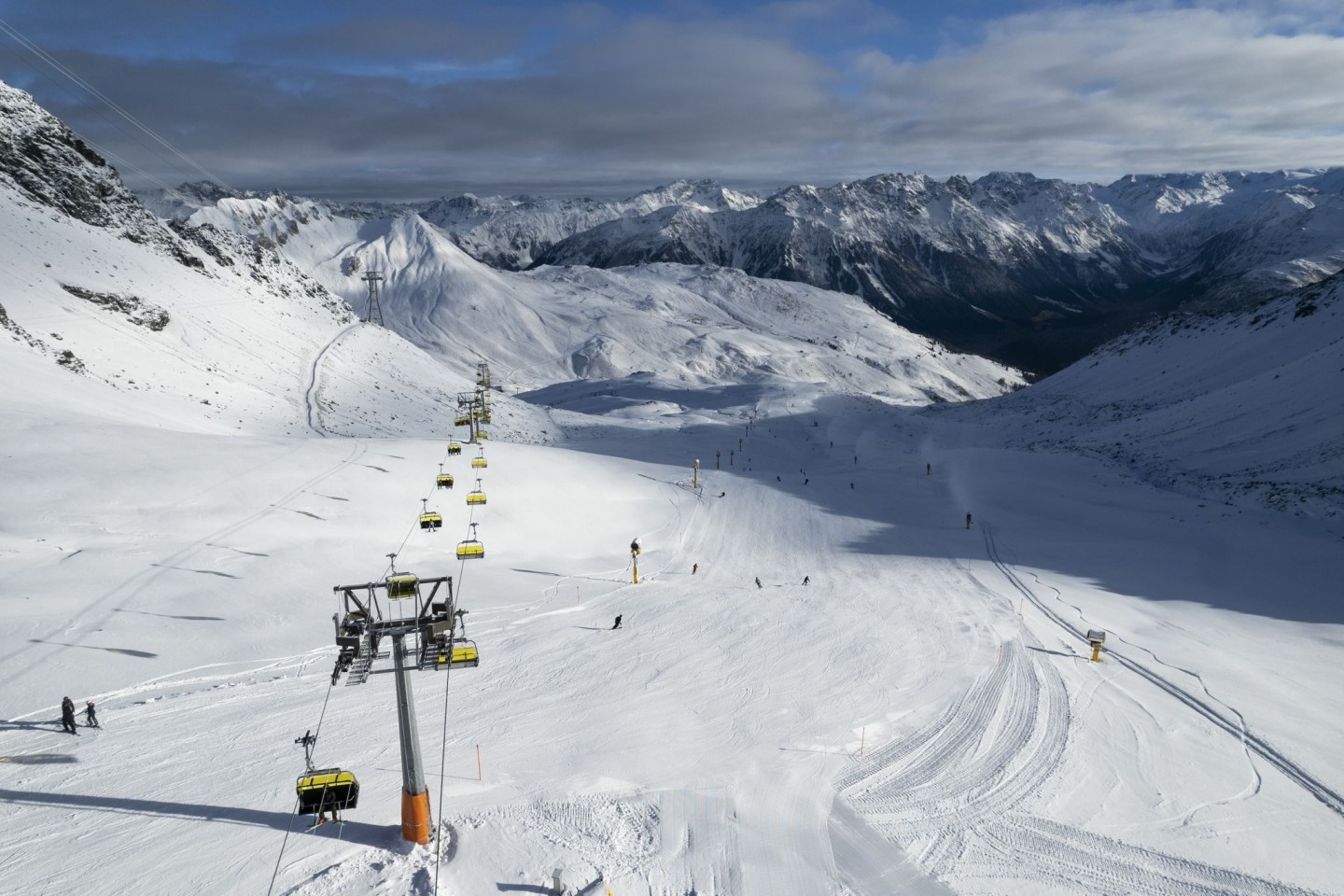 Die Piste im Skigebiet Parsenn, aufgenommen Mitte November 2022.