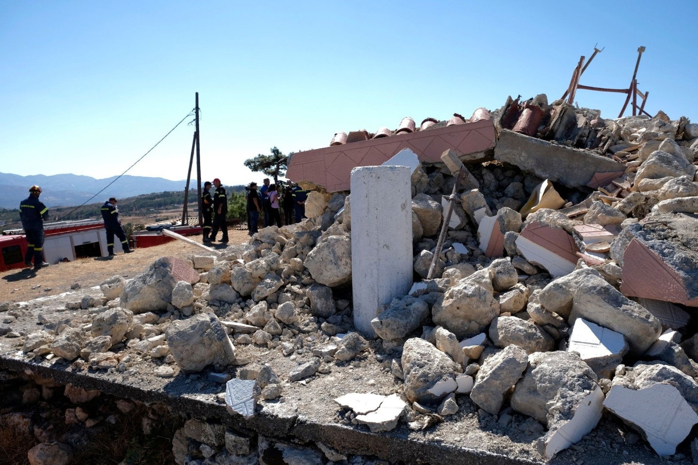 Nach dem Beben am Montag mussten Tausende Menschen auf Kreta die Nacht zum Dienstag in Zelten oder in ihren Autos verbringen, weil zahlreiche Häuser schwer beschädigt wurden.