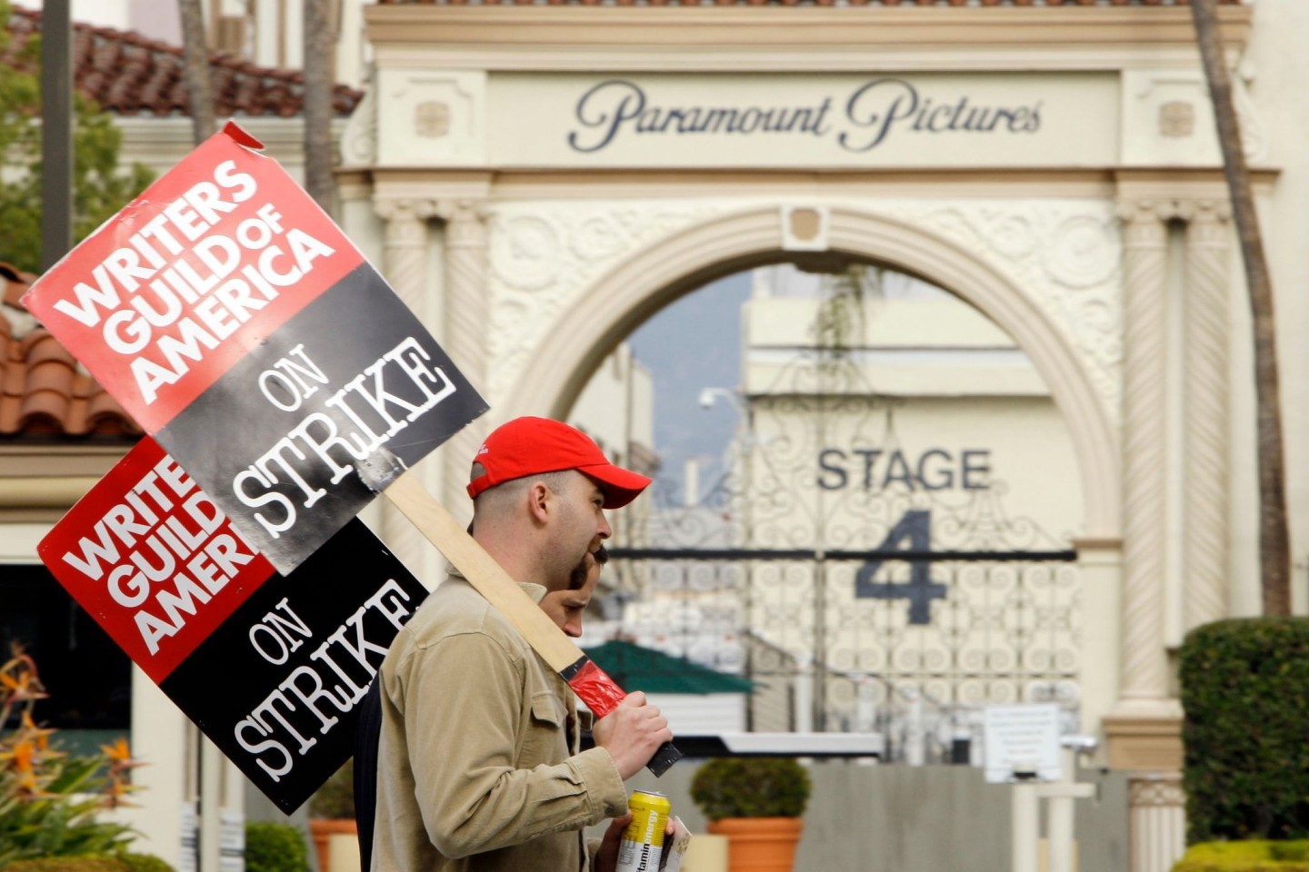 Streikende Film- und Fernsehautoren demonstrieren am 23. Januar 2008 vor den Paramount Studios in Los Angeles.