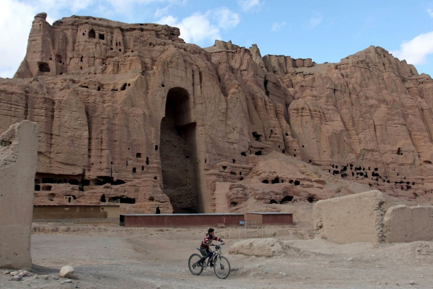 Am 12.03.2001 bestätigte die Unesco die Zerstörung der Buddha-Statuen im afghanischen Bamian durch die Taliban.
