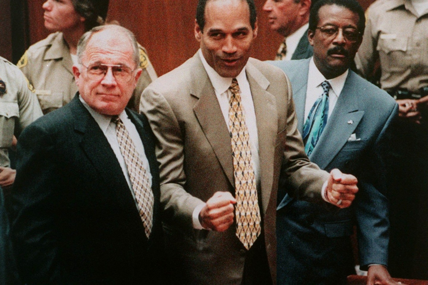 Zu den prominentesten Mandanten von US-Staranwalt F. Lee Bailey gehörte O. J. Simpson: Im Mordprozess gegen den Ex-Footballer erreichte Bailey 1995 ein «Nicht schuldig».