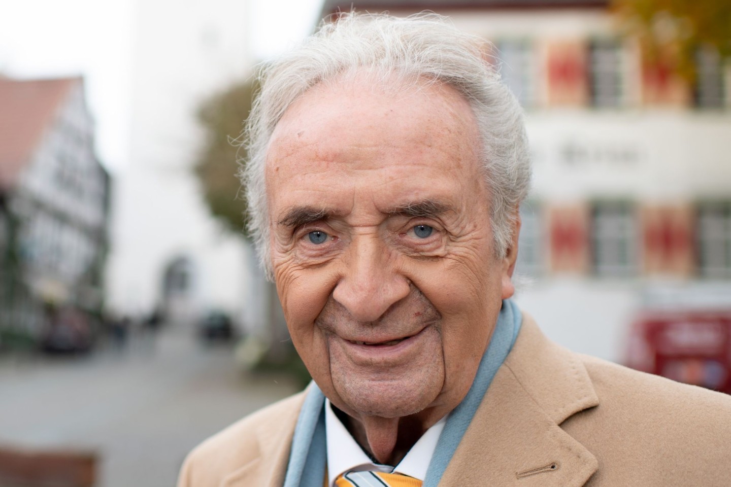 Günter Wewel ist tot. Der Opernsänger und TV-Moderator starb im Alter von 88 Jahren.
