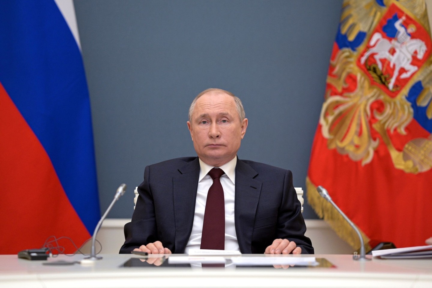 Die Mutmaßungen reichen über Parkinson, Schilddrüsenkrebs, Schlaganfall bis hin zu Demenz: Um die Gesundheit des russischen Präsidenten Wladimir Putin gibt es immer wieder Spekulationen.