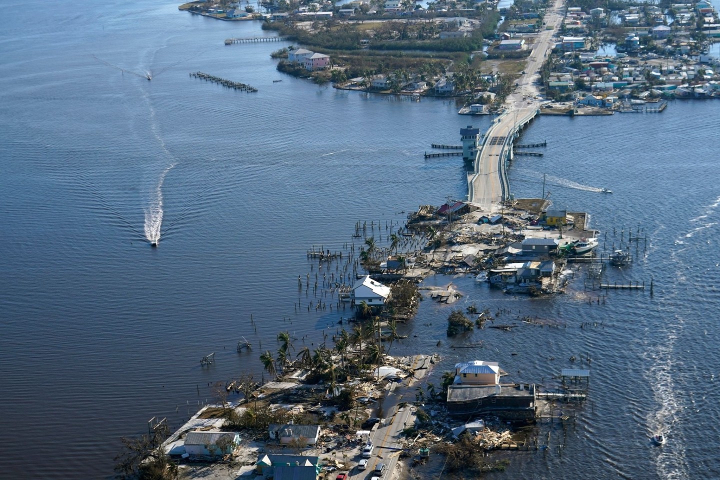 Die Brücke, die von Fort Myers nach Pine Island führt, ist nach dem Hurrikan stark beschädigt.