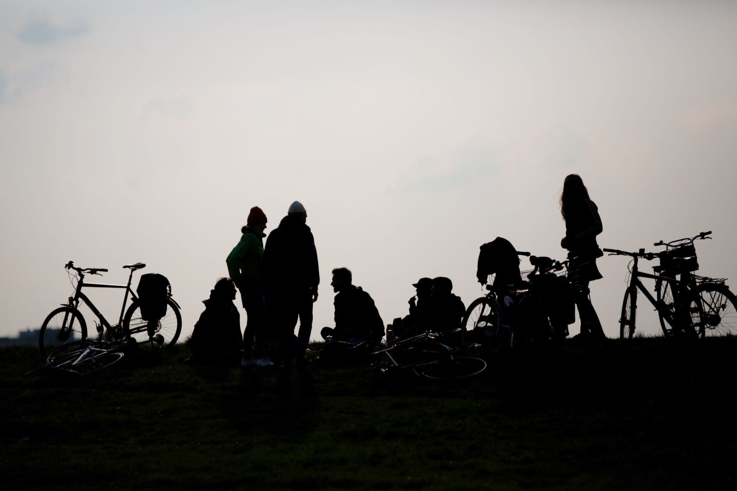 Jugendliche auf dem Tempelhofer Feld in Berlin. Der Anteil junger Menschen an der Gesamtbevlökerung nimmt weiter ab.