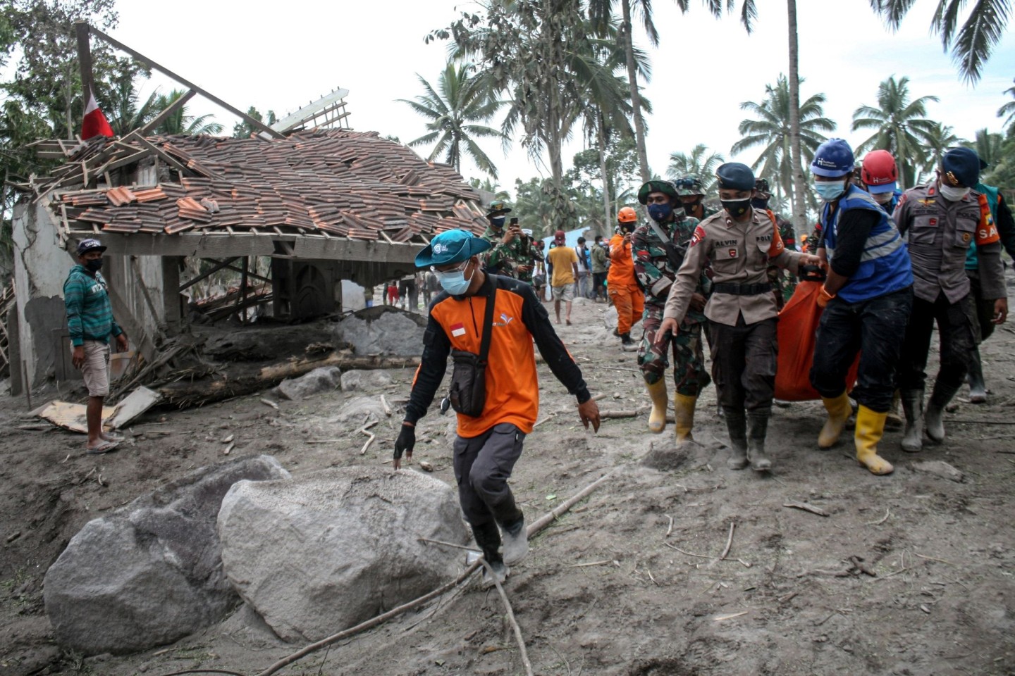 Die Zahl der Opfer des Vulkanausbruchs auf Java steigt weiter.
